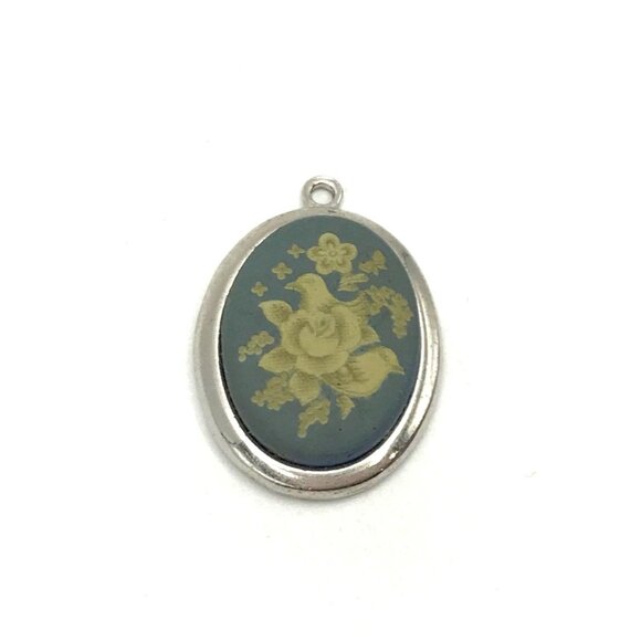 Vintage oval pendant tan floral bird design - Picture 1 of 3